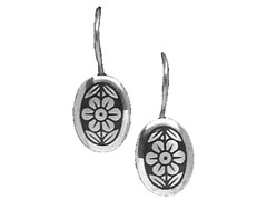 Серебряные серьги в форме овала с цветочным рисунком